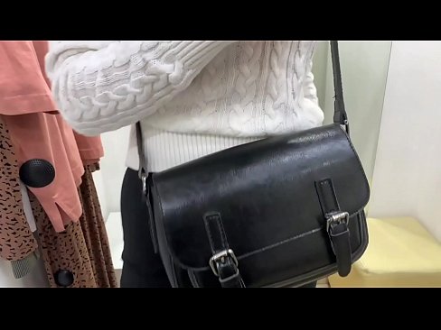 ❤️ Публічна мастурбація молодої сучки FeralBerry фалоімітатором у примірочній ❌ Порно-відео на порно uk.taxiklass.ru